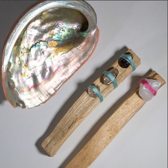 Witchy NEW Palo Santo & Quartz Crystals w/ Abalone Shell, 3 PC. Smoke Set - NWT - Picture 2 of 6